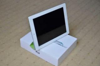 Apple iPad Wi-Fi + 3G (64 GB / 32 GB) Tablet.