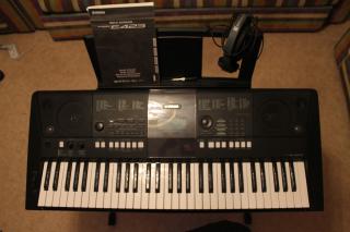 Продам синтезатор Yamaha PSR-E423+подставка